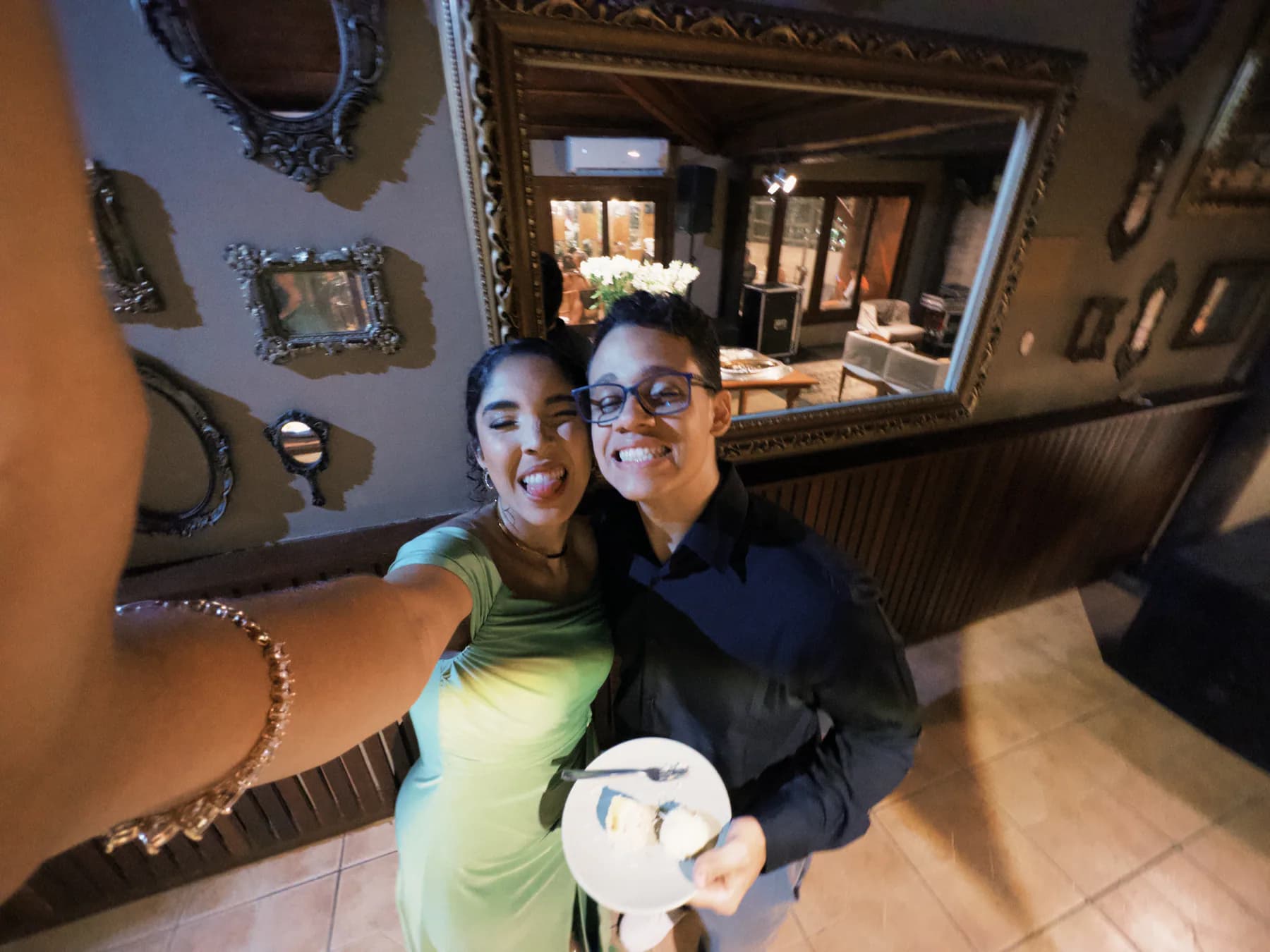 Albert e Ana Rute sorrindo em uma celebração